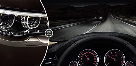 In addition, side-view cameras ensure better visibility of approaching traffi c when joining a main road from a side street or junction. BMW APPS.