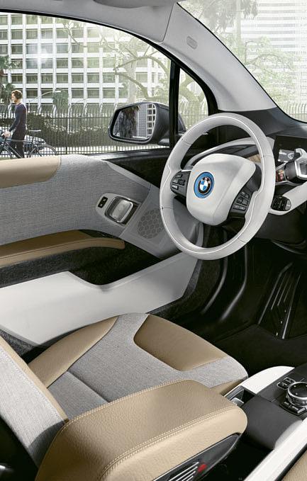INNOVATION AND TECHNOLOGY 22 23 THE TOUCH OF SUSTAINABILITY. Premium quality materials stimulate the senses but they really make their mark inside the BMW i3.