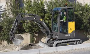 This powerful, short radius excavator boasts strong lifting capabilities as well as breakout and tear out forces that compete with larger machines.