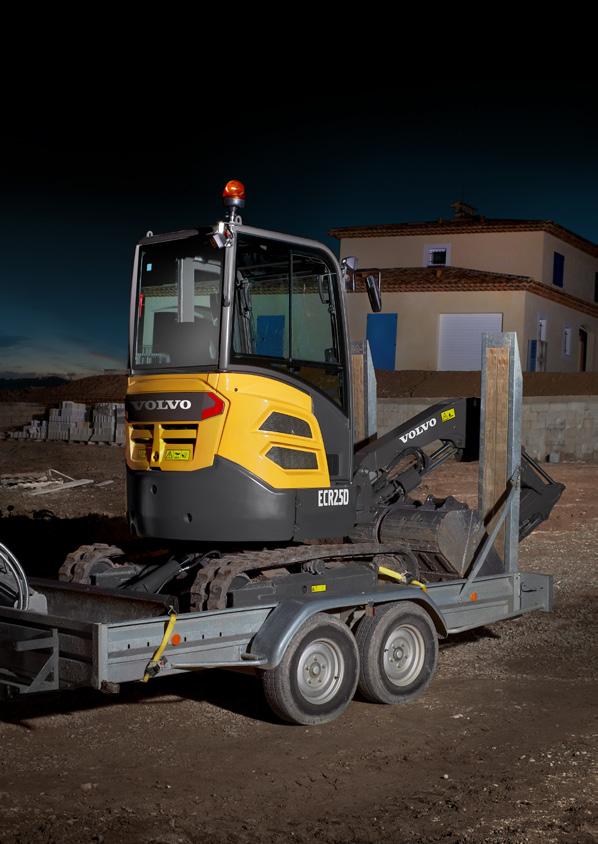ECR25D Transport configuration Conveniently transport this highly mobile machine with up to three buckets and a hydraulic breaker on a small