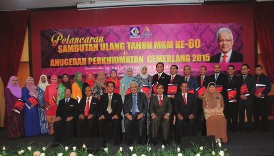 Dalam majlis tersebut turut diadakan penyampaian Anugerah Perkhidmatan Cemerlang MKM tahun 2015 yang juga dihadiri oleh YBhg Dato Sri Alias Haji Ahmad bersama pegawaipegawai kanan KPDNKK yang lain.