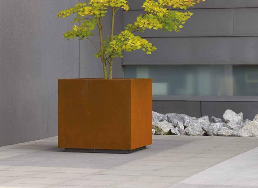 68 900 mm planter height 950 mm x 950 mm width TC950C CorTen A Steel planter. 69 Steel thickness: 3 mm Weight empty: 150 kgs Substrate volume: 0.