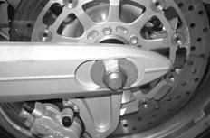 Maintenance Rear Wheel Alignment WARNING! A skewed rear axle can damage the drive belt, causing belt failure and loss of control of the motorcycle. 1.