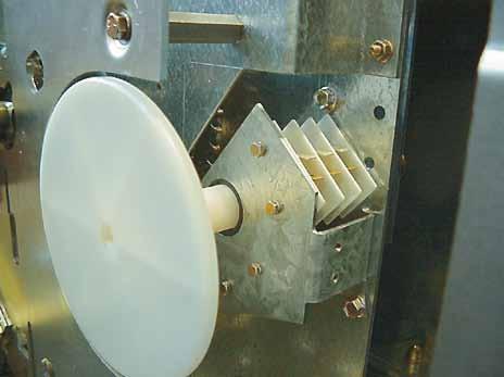 If key locks are not requested, a pre-assembled extension is supplied which allows the use of padlocks to lock the operations. These signal the position of the apparatus state.