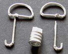 00 look: 4 hooks, 2 screw centres (cosmetic) and 2 bob weights + iron wire + length of appropriate chain NOTE: the coupling centres are