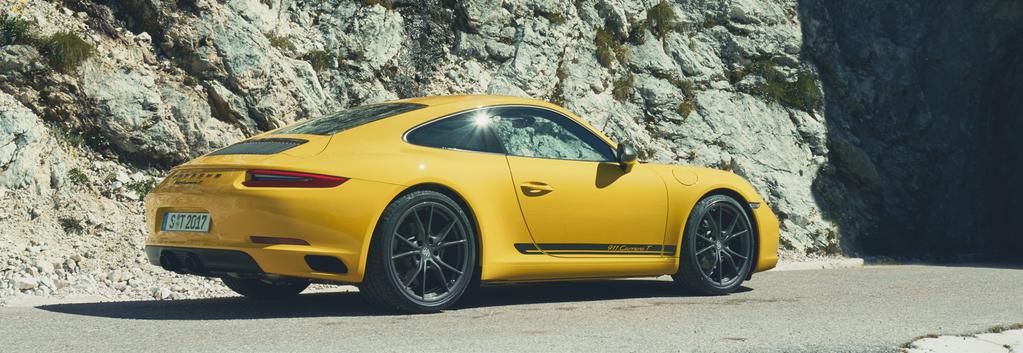 20-inch Carrera S wheels provide the grip necessary for excellent roadholding exclusively for the 911 Carrera T, they are painted in titanium colour. Turn your gaze to the rear.