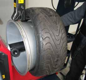 8.5_ Standard tyres mounting operation ATTENTION: The following check is very important to prevent any risk of tyre bursting during inflating phase.