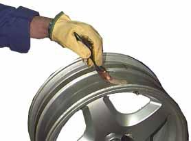 In case of defect/damage DO NOT mount the tyre. - The rim shall not present any dent or buckling.