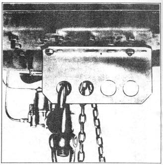 3-18 ENGINE 9. Disconnect the water temperature gauge wire from the side of the cylinder block. 10. Disconnect the oil gauge check light wire. 11.