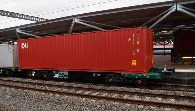45 Deck Wagon keeps the throws from 2600mm wide containers within W6A 9m Keeping