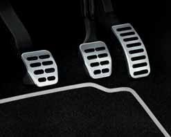 The MIO Moov mobile navigation system, from the Škoda Genuine Accessories range, can be placed in the