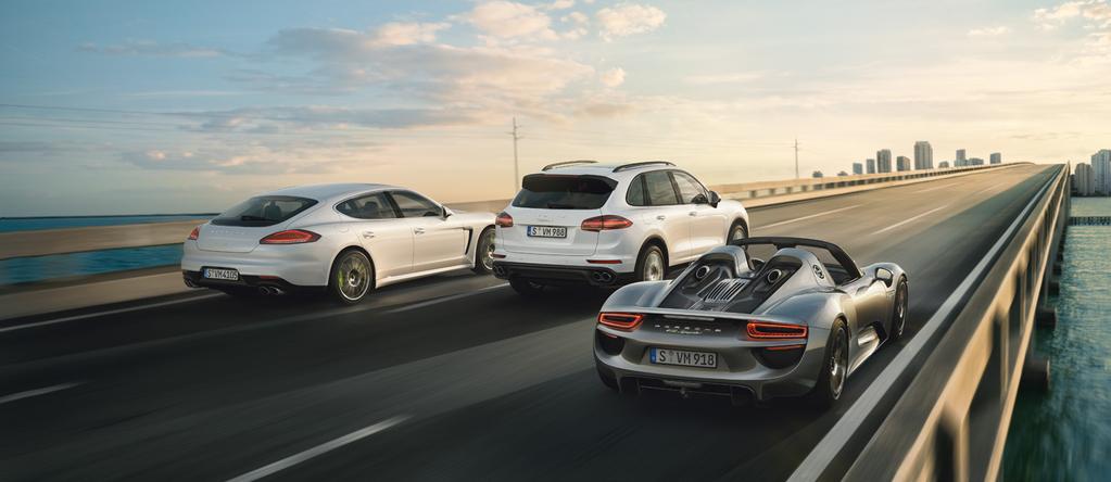 Electric motor or combustion engine. Coasting or dynamic driving. Heart or mind. The answer is still Porsche. When we build a hybrid, we build it in the Porsche way.