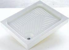 Peso: Kg 29 Garda Ceramic angular shower tray one side glazed. 80 x 80 x h 10 cm. Weight: Kg 29 * lato non smaltato 106 Trasimeno Piatto doccia in ceramica smaltato su tre lati 90 x 70 x h 10 cm.