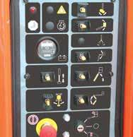 ADVANCED CONTROLS With the same set of controls installed on the entire JLG boom lift