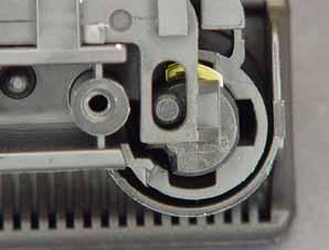 The plug is held in the housing by an active retainer located at the rear of the plug.
