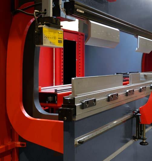 ENLARGED WORKING SPACE The RMT press brake has oversized openings, throat, and stroke to assist with the production of large