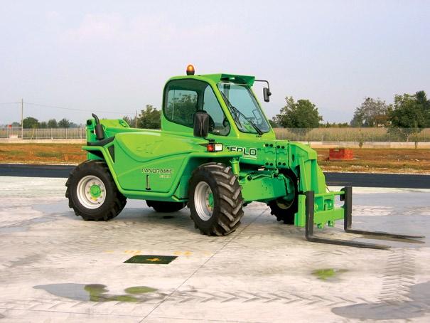 DEFINING SUPREMACY The cutting edge of technology The PANORAMIC handler range clearly demonstrates Merlo s innovation and technology.