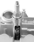 case KL-039-4590) makes it possible to remove the injector nozzles correctly.