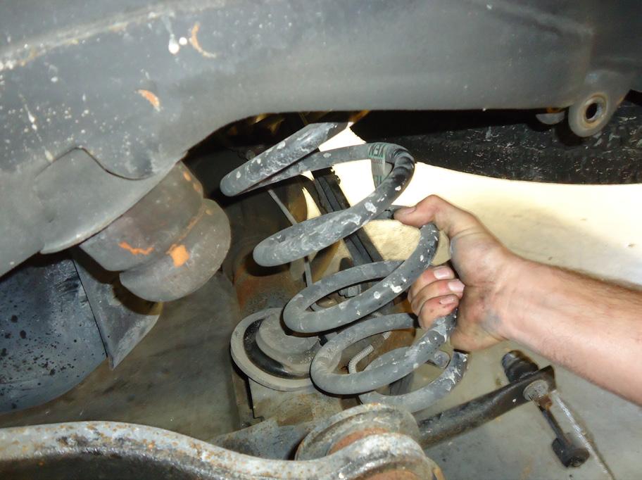 (FIGURE 30-15) FIGURE 30-15 REAR COIL SPRING INSTALLATION Tighten all nuts and bolts to
