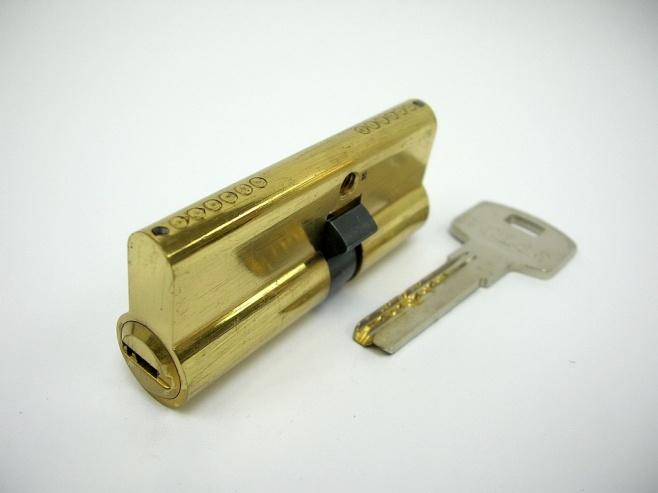Anti-drill Pins (LK5102) Brass profile lock body with sintered cam.