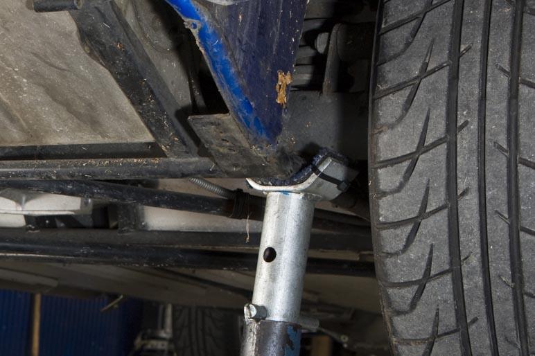 axle stand supporting rear of S3 or SV