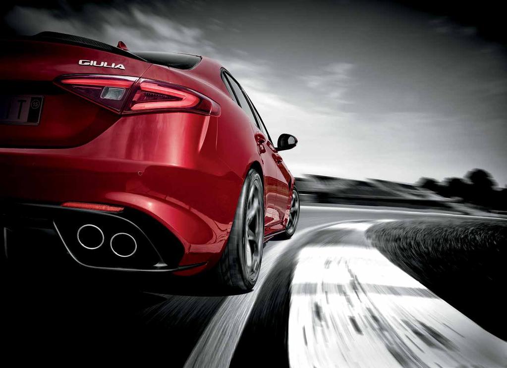 7.39 the fastest lap ever by a four-door production vehicle at Nürburgring, one of the most demanding tracks in the world IT TURNS FOR THE CURVES Alfa DNA Pro The Alfa DNA Pro, thanks to the