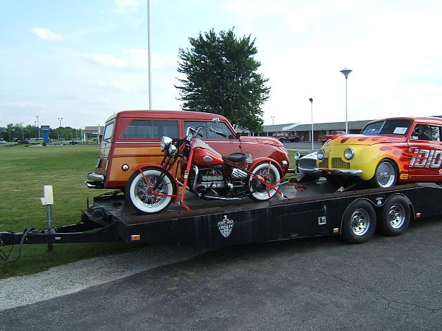 The featured cars for 2006 were special like these three quarter midgets. As the show ended, several went to the local racetrack. Going home with a gaggle of Crosleys.
