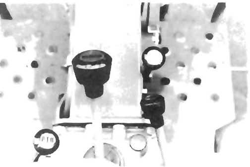 a-speed TRANSM The gear shift positions are as shown in the diagram below. By combination of the main and sub sh ift levers, six forward speeds and two reverse speeds can be obtained.