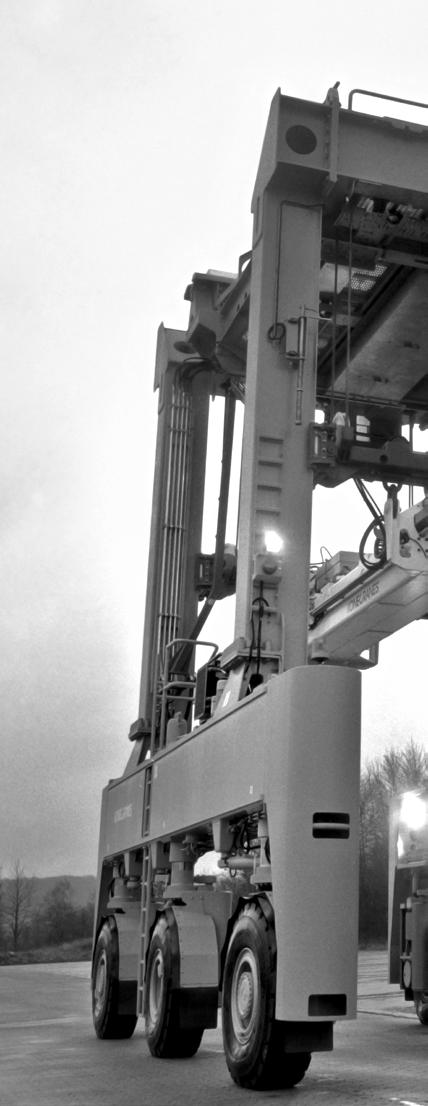 1 Konecranes Boxrunner Konecranes BOXRUNNER GREAT PERFORMANCE IN BLACK AND WHITE The new Konecranes BOXRUNNER straddle carrier offers unique container handling performance to two distinct container