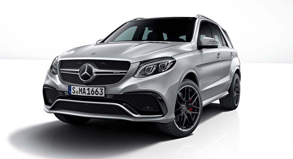 Exterior Images Panoramic sunroof S-Model specific AMG front apron with front splitter in silver chrome A-wing in