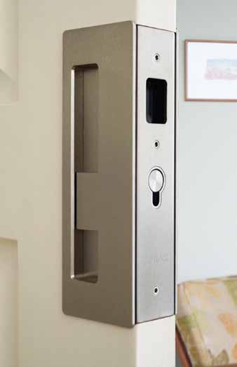Privacy The CL400 Privacy option matches the other configurations in the range. The magnetic latching feature ensures the door doesn t roll open - even if the snib is not engaged.