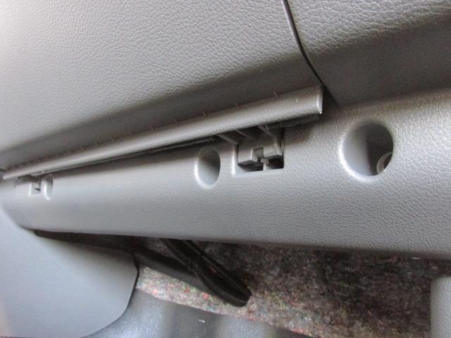 Remove the side panel and the glove box in the passenger compartment on the passenger side.