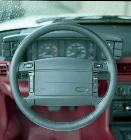 1990: Mustang received its first airbag as standard equipment.