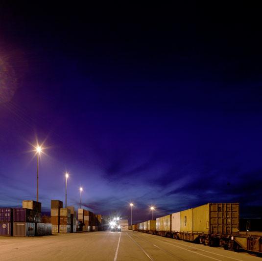 4 Luminaires for special applications Luminaires for railway facilities, shipping routes 4.