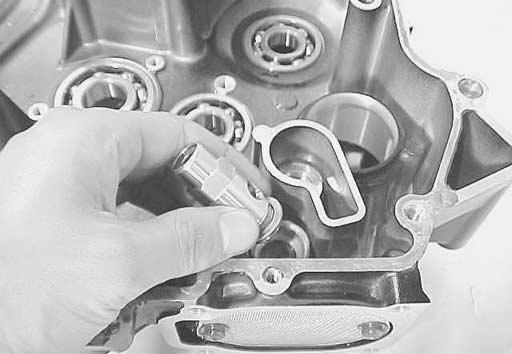 shaped tool. If the piston does not operate, replace the oil pressure regulator with a new one.