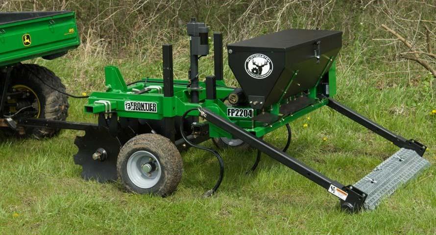 JOHN DEERE/FRONTIER 2200 SERIES MODELS FP2206 PLOTMASTER 600 6 Tractor Model standard 3 Point hook up Also available in 8 Models Characteristics: Front Disk Gang, Rear 9 Sweep Plow Attachment (2 nd