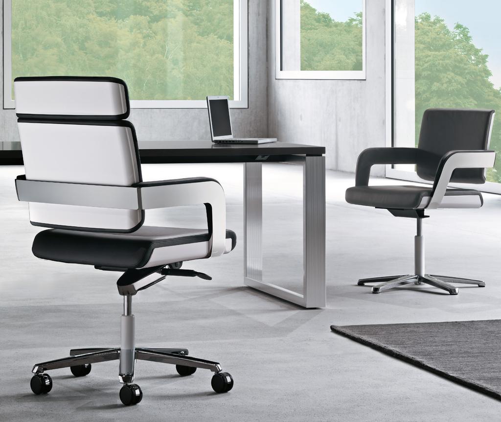 BOTH THE SEAT HEIGHT AND THE BACKWARD TILT OF THE SEATING ANGLE ON THE LOUNGE CHAIRS GUARANTEE COMFORTABLE POSTURE.