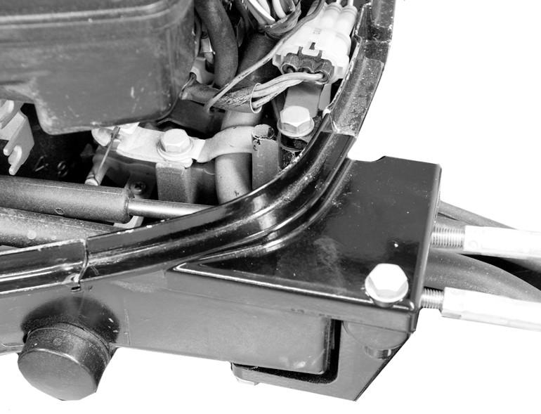 ENGINE INSTALLATION 7. Reinstall the access cover with two bolts. Tighten the bolts to the specified torque. a 28097 a - Access cover Description Nm lb. in. lb. ft. Access cover bolt 6 53 8.