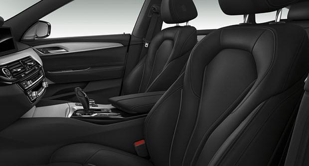 The sport seats in leather Dakota Black with exclusive stitching mirror the dynamic character of the exterior design.