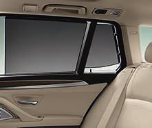 Sunblinds for the rear side windows can be manually raised and lowered.