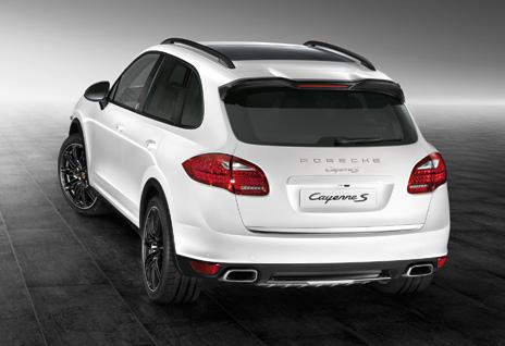 Cayenne S White Errands first, leisure time second? Why not have the best of both worlds? This Porsche offers excellent dynamics, agility and lots of space.