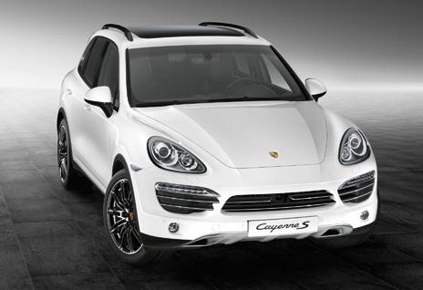 You could choose, for example, the extended exterior package in a black high-gloss finish or 21-inch Cayenne SportEdition wheels painted in black (high-gloss).