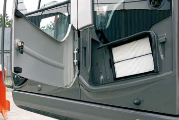 This allows easy cleaning and replacement of the fresh air filter, like the air circulation filter inside the cab.