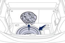Practical information Access to the spare wheel Wheel with trim When refitting the wheel, refit the trim starting by placing its notch facing