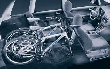 44 Prevoz tovora Notranji nosilec za kolesa Omogoča prevoz do treh koles. Podrobnejše podatke poiščite v pregledni tabeli.