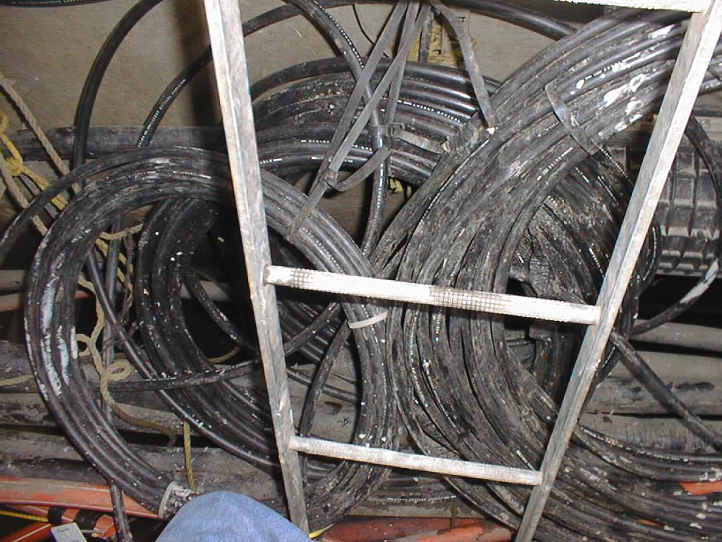 Cable Coiling Use proper coiling methods to prevent excessive cable twist and cable damage Observe