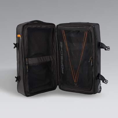 Luggage [ 4 ] Travel bag M Metropolitan. High-quality bag that keeps its shape. Durable, wipe-clean interior and exterior material plus splash-proof outer zippers.