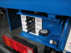 Emergency system: with electro-hydraulic power supplied by the batteries of the motor vehicle, which enables the platform to be lowered even when the engine is switched off.