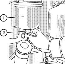 pan every 125 hours (every 20 hours under heavy dust-laden conditions), and check oil level and condition of oil. Wash the pan and fill it with fresh oil up to the level of ring shoulder.