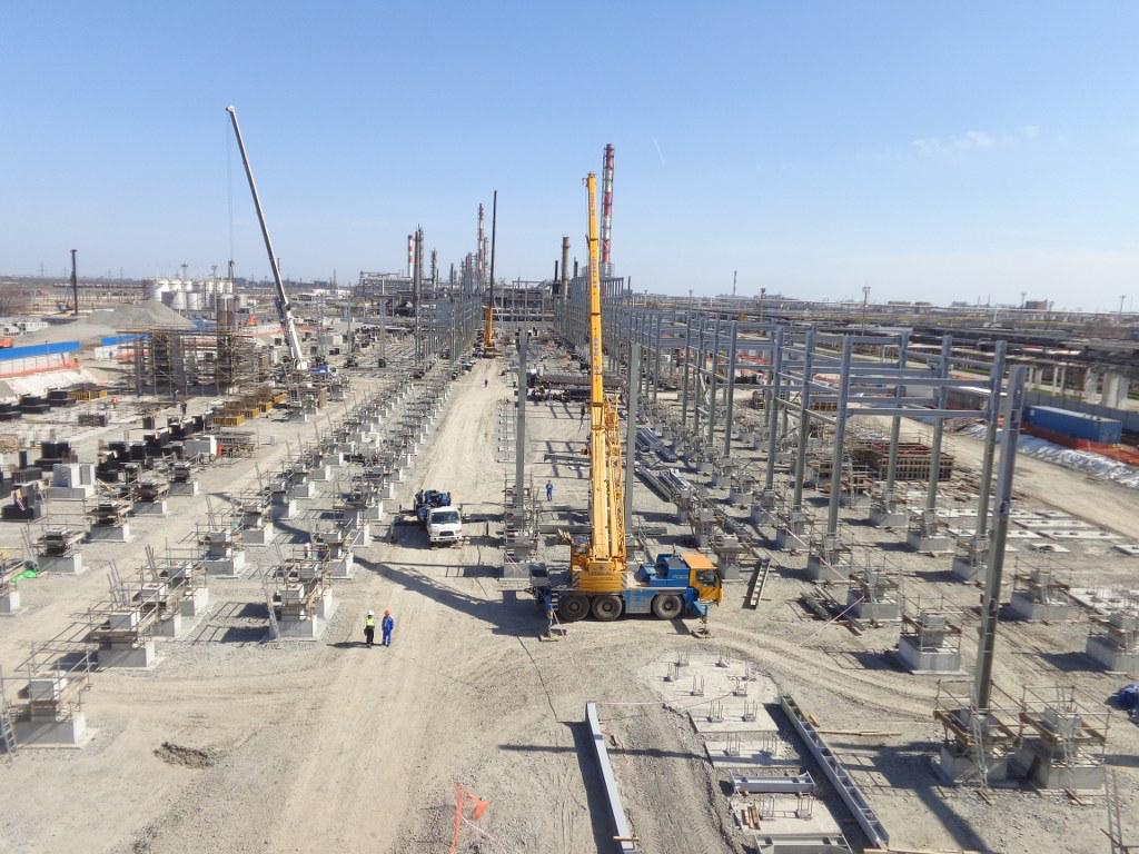 MAIN FIGURES OF THE PROJECT Client : LukOil Location : Volgograd / Russia Contract Amount : 250M USD Scope : Perform all the construction works of Mild Hyrocracker Unit which will be One of the